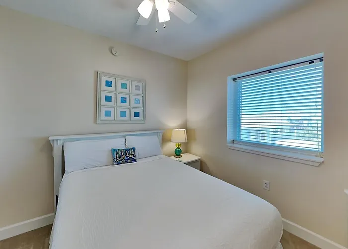 Sanibel 301 *